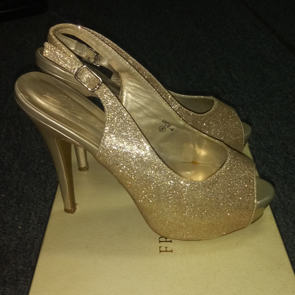 size 8 michael angelo heel with platform . gold